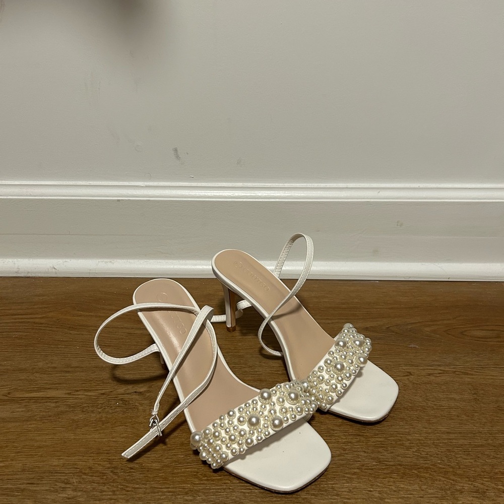 Elegant White Pearl-Embellished Women's Heels